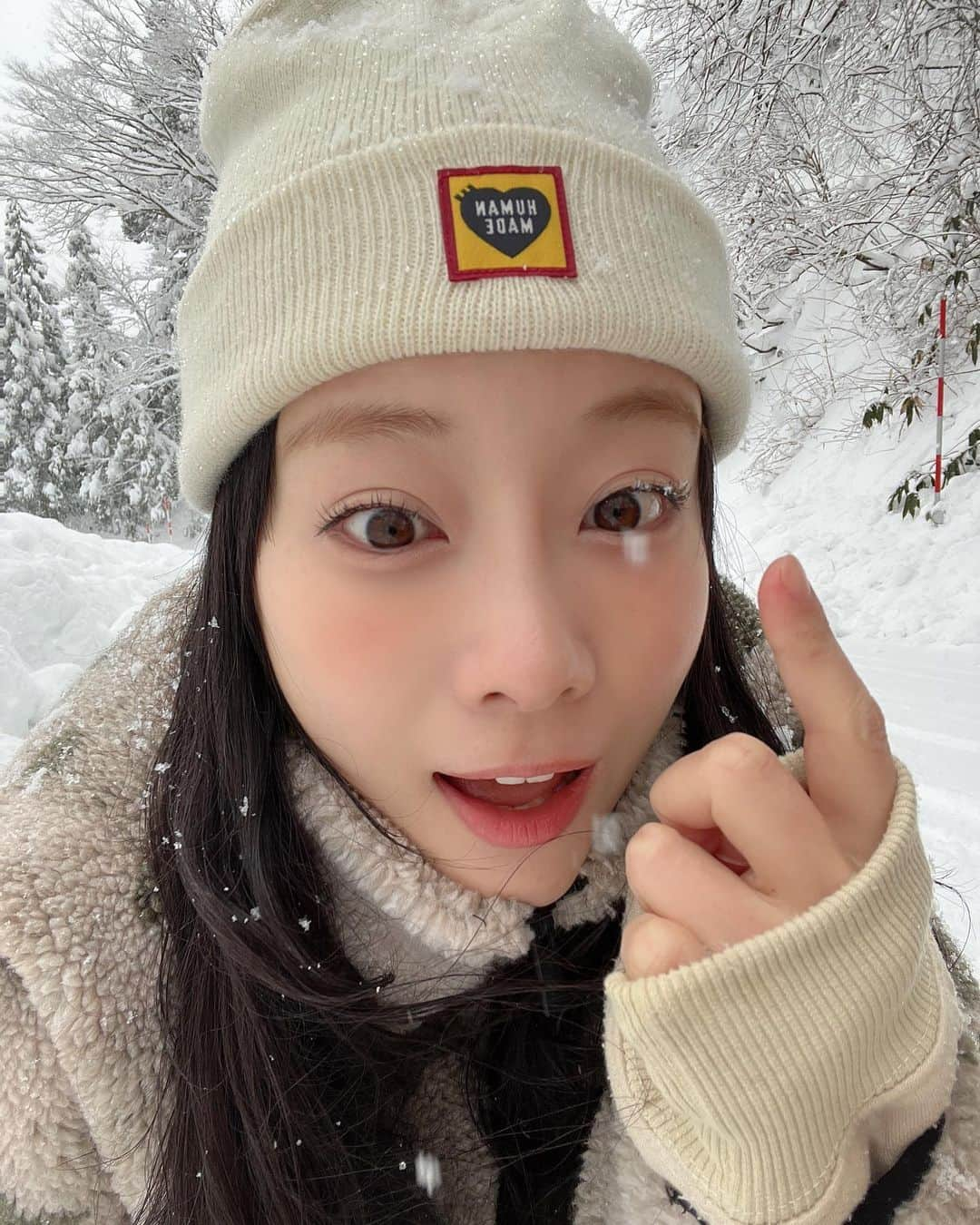 重盛さと美さんのインスタグラム写真 - (重盛さと美Instagram)「☃️🤍🤍🤍🤍🤍 1月はずっと家で編集しとったけん、 2月は色んな所に遊びにいったよ✈️🌈✨ もう3月！！！ インスタにあげてない写真がいっぱいあるので 今日からストーリーたくさん更新させていただきます🥶🤫🥴⚡️⚡️  #撮ってあげてない写真だらけ #この写真は何県だ？🤔」3月3日 20時24分 - satomi_shigemori