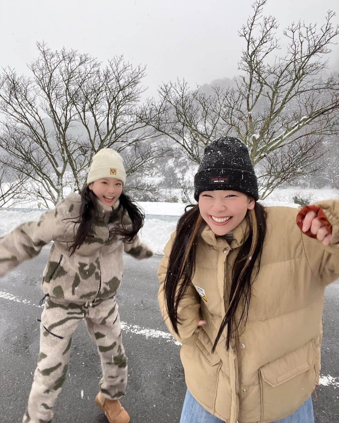 重盛さと美さんのインスタグラム写真 - (重盛さと美Instagram)「☃️🤍🤍🤍🤍🤍 1月はずっと家で編集しとったけん、 2月は色んな所に遊びにいったよ✈️🌈✨ もう3月！！！ インスタにあげてない写真がいっぱいあるので 今日からストーリーたくさん更新させていただきます🥶🤫🥴⚡️⚡️  #撮ってあげてない写真だらけ #この写真は何県だ？🤔」3月3日 20時24分 - satomi_shigemori