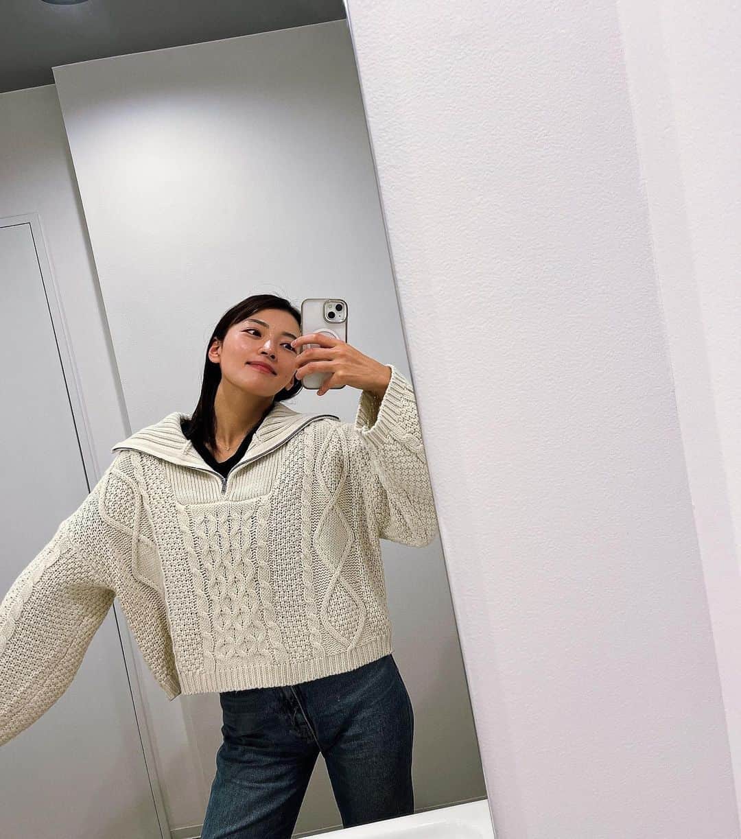 伊藤しほ乃のインスタグラム：「🎎🌸 Chirashizushi is the most popular food to eat on Girl’s Day"hinamatsuri"🍣🌸  花粉ひどいね🤧  今日レッスンして感じたんですが、 適度な運動は花粉などによるストレスが軽減されるし、 代謝が上がると汗もかきやすくなるし、花粉症の不快な症状が軽減される！😆....感じがしたよぉ笑  もちろんそんなの関係ないくらい症状が辛い人もたくさんいるでしょう....🤦😭  さて今月もたくさん食べてたくさん寝て運動しよう🙆‍♀️🏃‍♀️💨  "Eating a balanced meal, getting enough sleep, and exercising are very important for maintaining a healthy mind and body."」