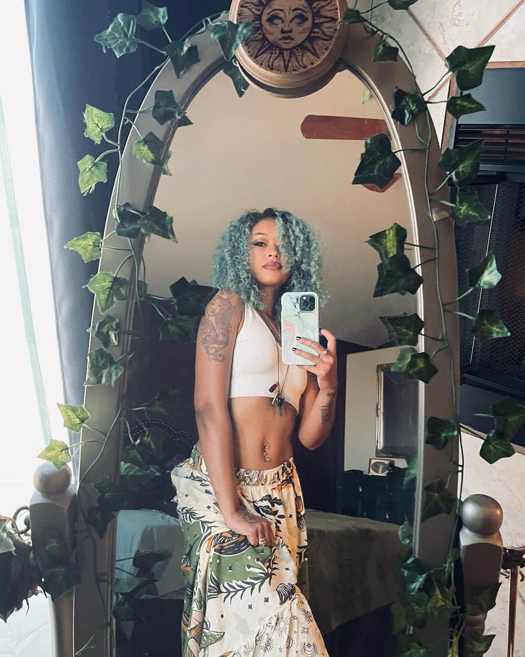 スキン・ダイアモンドのインスタグラム：「Feelin’ myself 🥰🌻」