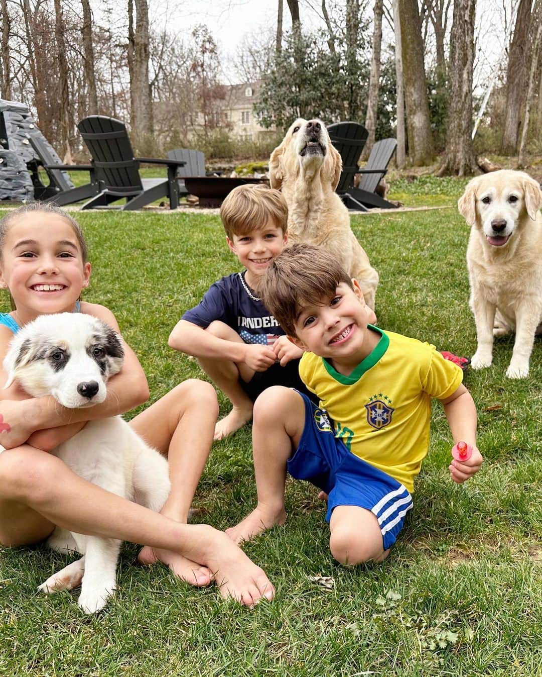 エリック・デッカーのインスタグラム：「Swipe to see how I convinced @ericdecker to let us adopt a puppy on Valentine’s Day ❤️😂😅 “Hart Olivia Decker”」