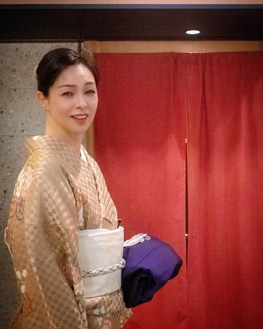 川原亜矢子さんのインスタグラム写真 - (川原亜矢子Instagram)「弥生✨ #tokyo #kimono #blythedoll #kimono #ブライスドール #着物 #着物コーデ #和髪 #ありがとう」3月3日 22時18分 - ayakokawahara
