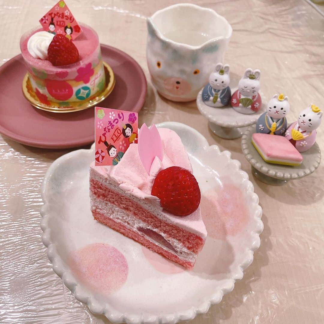 美甘子さんのインスタグラム写真 - (美甘子Instagram)「ひな祭り🎎 ケーキを食べました🍰🌸  #ひなまつり #ひな祭りケーキ」3月3日 22時22分 - rekish_mikako