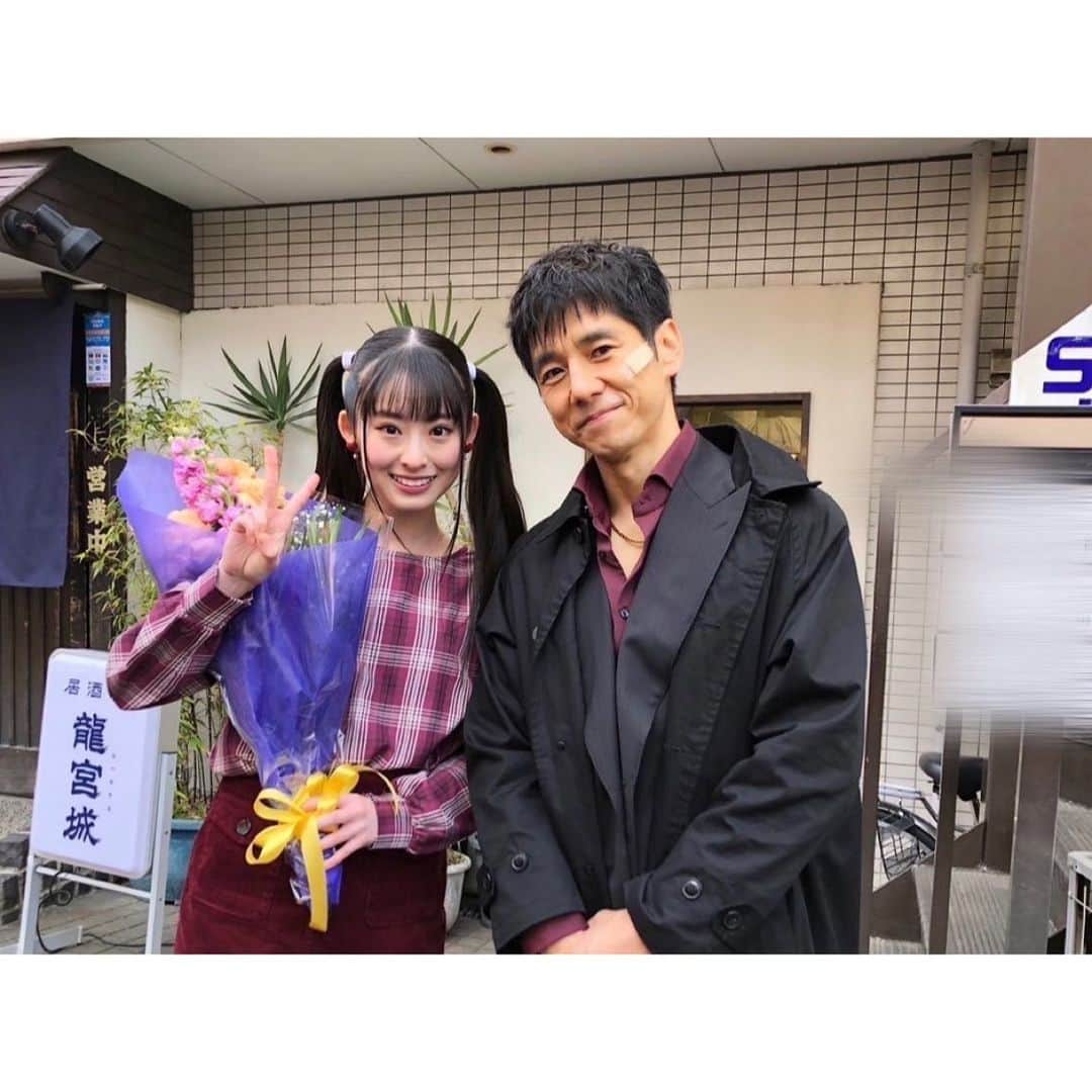 井本彩花さんのインスタグラム写真 - (井本彩花Instagram)「. “警視庁アウトサイダー” 最後までご覧頂き ありがとうございました！  皆様 いかがでしたか？  第5話の“サクッと帰りまーす”から始まり 最終回はあのセリフまで🌸 盛りだくさんで笑いの絶えない現場でした😂  撮影もあっという間で、とても楽しかったです！  また皆様に良いご報告ができるよう 頑張ります😌  #警視庁アウトサイダー #西島秀俊 さん #伊藤高史 さん #阿部薫 さん #松崎しげる さん」3月3日 22時28分 - imoto_ayaka_official