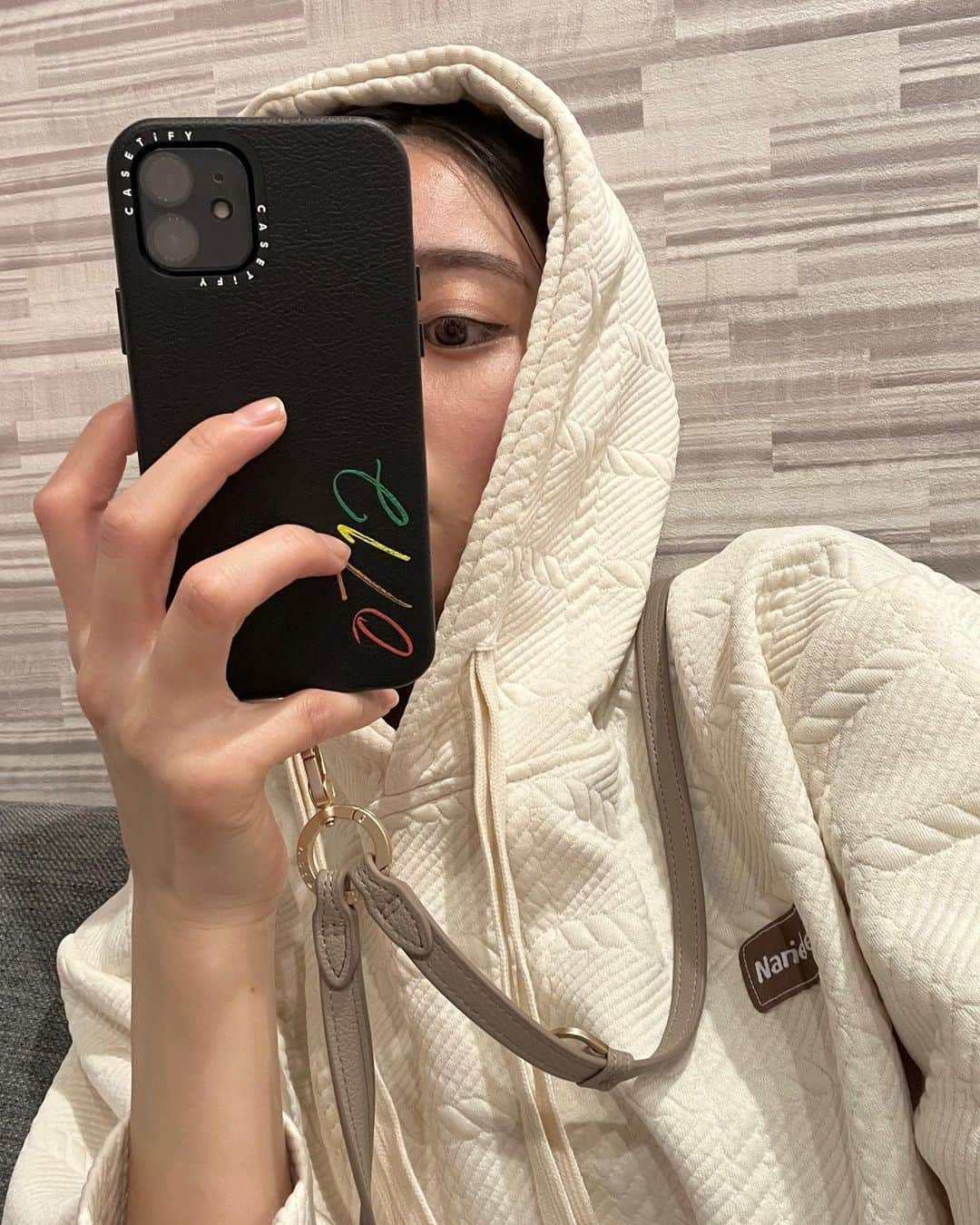 海外ファッション通販【sroku】さんのインスタグラム写真 - (海外ファッション通販【sroku】Instagram)「* new iPhone case 💜🤍 　 　 大好きな @casetify_jp ♡ 愛用してます🥰 　  @CASETiFY  #CASETiFY #ShowYourColors #スマホショルダー #iPhone14」3月3日 22時39分 - faya52__