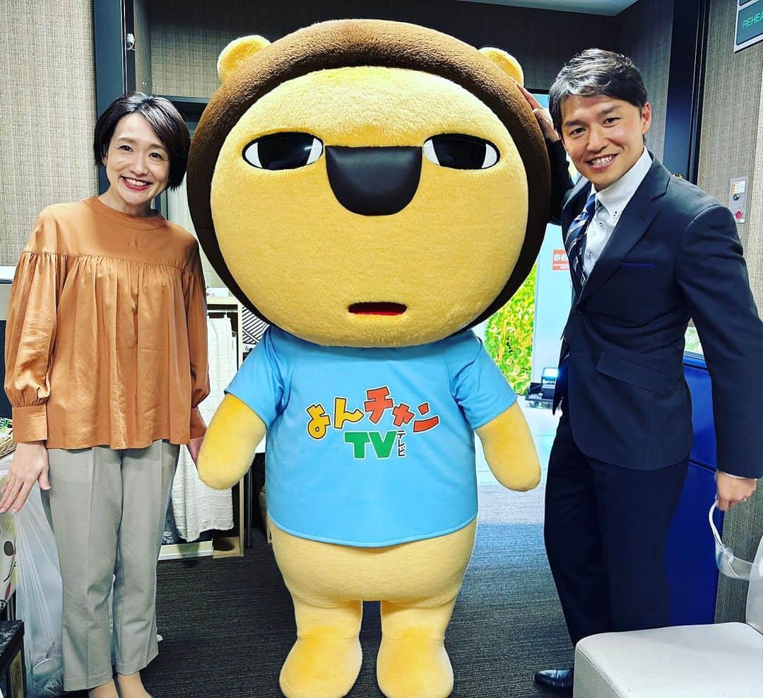 上田悦子さんのインスタグラム写真 - (上田悦子Instagram)「一緒に仕事をすると、いつも 刺激をたくさんくれる山中くん。  ２日間のピンチヒッター あっという間でした。  また一緒にできるまで お互い、いい仕事しようねと、 言い合ったのでした☺️  来週は、 河田さんが戻ってきますよー！  #よんチャンTV」3月3日 22時45分 - uetsuko