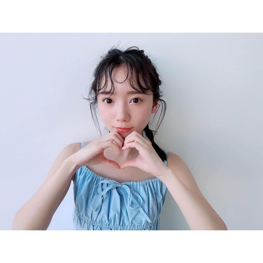 のインスタグラム：「【可愛いと思ったら🤍でコメントしてね】 夜ふかしの皆様に今宵も天使をお届け👼 ar3月号より、きょんここと齊藤京子さんオフショをどうぞ👏  今日までの疲れはきょんこのハートポーズで癒されましょ🥰🫶🫧  #齊藤京子 #ar #ar3月号 #armagazine #trend #beauty #トレンドコスメ #トレンドメイク #可愛い女の子 #透明感 #眼福」