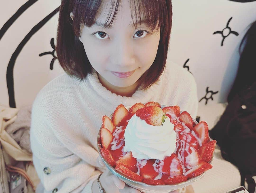 湯浅かえでさんのインスタグラム写真 - (湯浅かえでInstagram)「そいやこの前の載せてなかった🍓  #2dcafe  #いちご  #しんおおくぼデザート  #新大久保カフェ」3月3日 23時12分 - kaede_yuasa