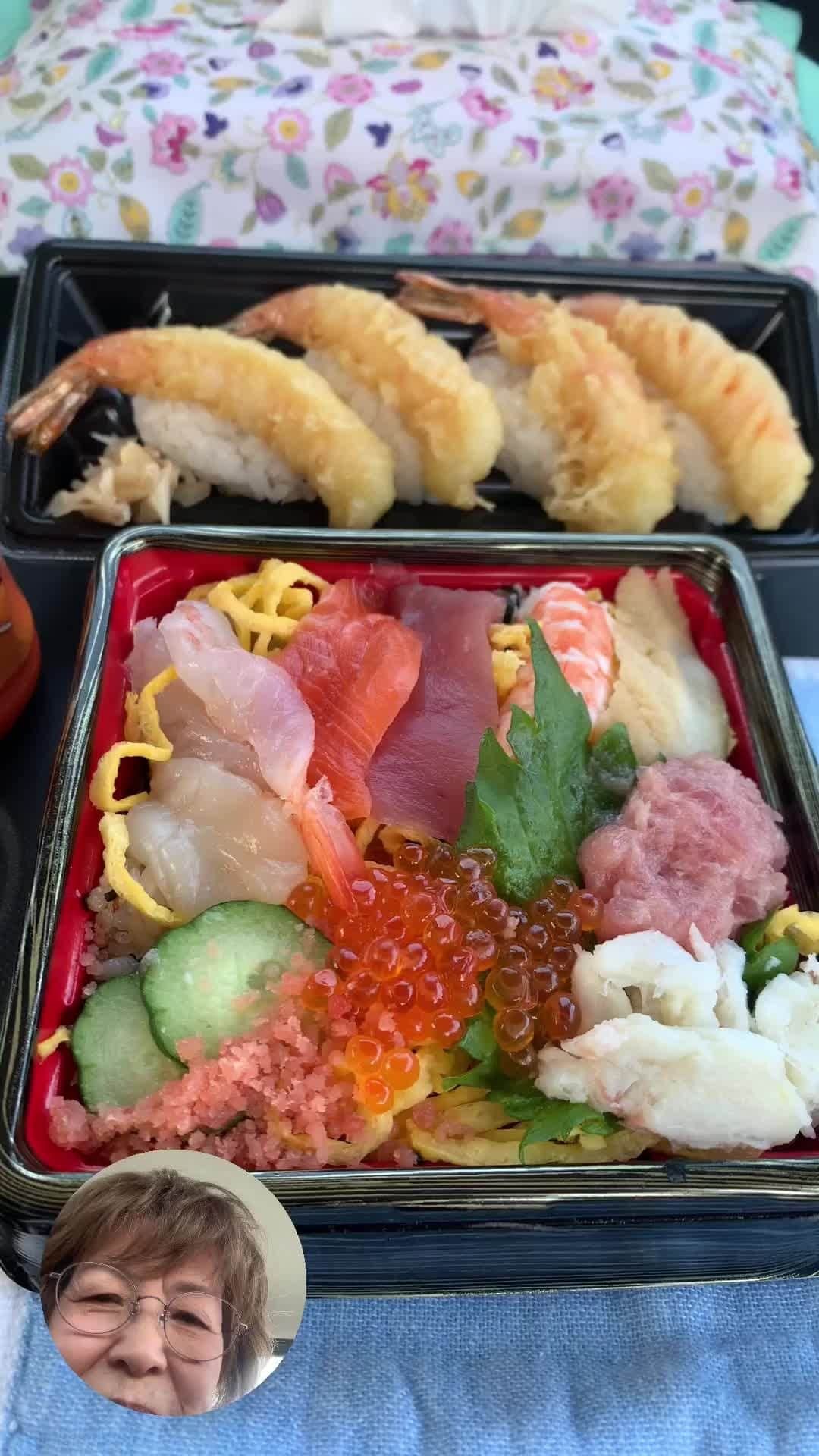 のインスタグラム：「March 3rd is Hinamatsuri, also known as the Doll Festival or Girls' Day.🎎 For lunch, I decided to have Hina Chirashi at Sushiro.👩‍🍳😍 Looks delicious!🍣 3月3日ひな祭りです🎎お昼はスシローのひなちらしにしました😋おいしそうですね！🍣 #ひな祭り #スシロー #hinamatsuri #sushiro」