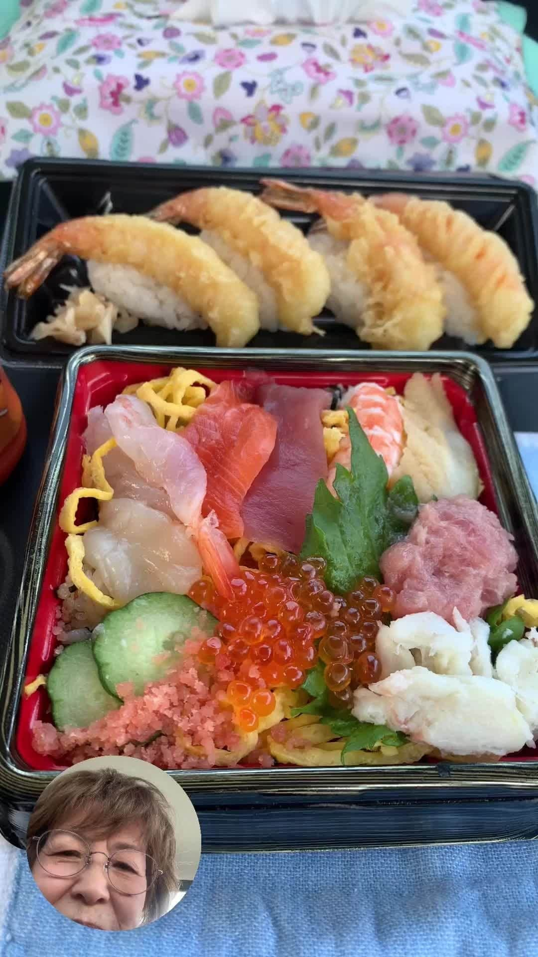 Cooking with Dogのインスタグラム：「March 3rd is Hinamatsuri, also known as the Doll Festival or Girls' Day.🎎 For lunch, I decided to have Hina Chirashi at Sushiro.👩‍🍳😍 Looks delicious!🍣 3月3日ひな祭りです🎎お昼はスシローのひなちらしにしました😋おいしそうですね！🍣 #ひな祭り #スシロー #hinamatsuri #sushiro」