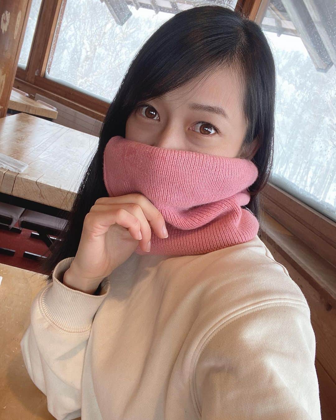 meiのインスタグラム：「. 今シーズンも スノボに行きました🏂✨  雪すごかった⛄️❄️ ❄  新しい板にしてから ずっとスタンス迷子だったけど、 よくやく落ち着いた🏂✨💕   #スノボ #スノボー女子 #群馬県  #雪山 #スポーツ女子 #元アイドル   #黒髪ロング #雪 #スキー場  #ホワイト」