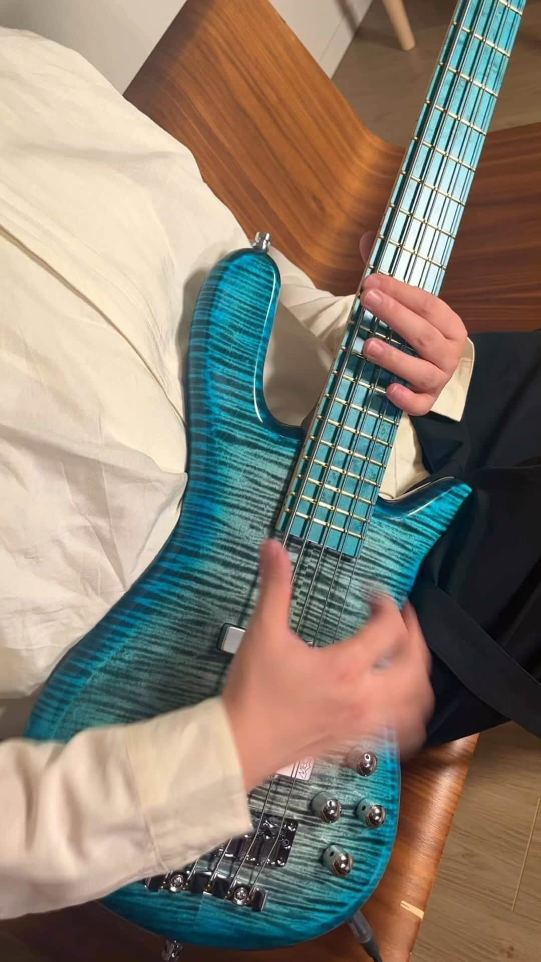 ichikaのインスタグラム：「Bass riff that everyone likes」