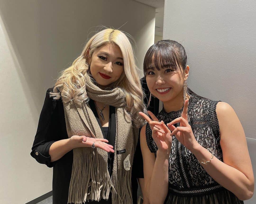 加藤夕夏さんのインスタグラム写真 - (加藤夕夏Instagram)「⁡ #AKB48グループ歌唱力No1決定戦　おわりました！ ⁡ 私は #山口百恵 さんの #イミテイションゴールド 歌わせて頂きました！大人の魅力を魅せたくて。 ⁡ 日本青年館で決勝大会に立てたこと、とっても良い経験でした。 ⁡ 沢山の応援本当にありがとうございました。🥲 ⁡ そしてシヨン2位おめでとう🫶🏻🎤✨ すごいよー！！シヨンの歌だいすき。 ⁡ ⁡ ⁡ 審査員の皆様と写真撮って頂きました！ ⁡ 終わってからとても嬉しい言葉をたくさん頂いて、いまその言葉に支えられてます。。 本当は悔しくて今にも暴れ出しそうです。でもその気持ちを燃料に次にぶつけてまだ進みます😤😤😤！！！ ⁡ こんな素敵な皆様と出会える機会にも感謝です。 ⁡ お写真ありがとうございました✨ ⁡ #AKB48 #NMB48 #アイドル #うーか　#加藤夕夏 #歌　#ゴスペラーズ #黒沢薫 さん #井上ヨシマサ さん#深澤恵梨香 さん　#佐藤雄大 さん」3月4日 0時17分 - uuka_nmb