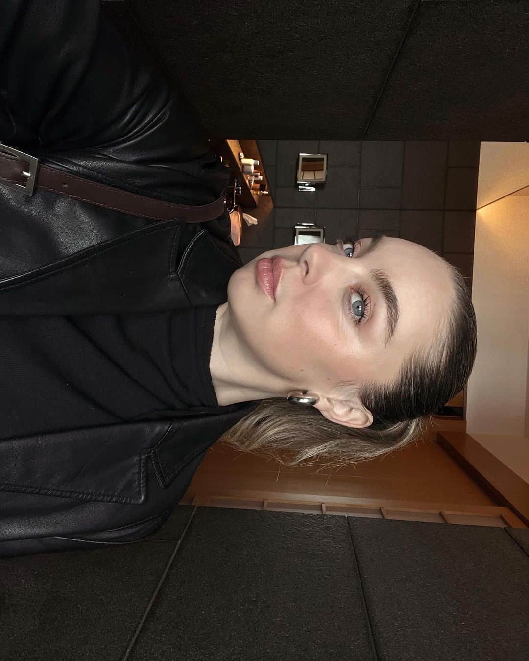 アレクサ・ロジーのインスタグラム：「moshi moshi, it’s alexa-chan  1. haven’t posted a selfie in years  2. @brandichang in her element  3. swimming good  4. pilates break 5. THE french toast  6. entering the swim 7. matrix inspired  8. teamlab garden  9. strawberry heaven  10. tokyo sky」