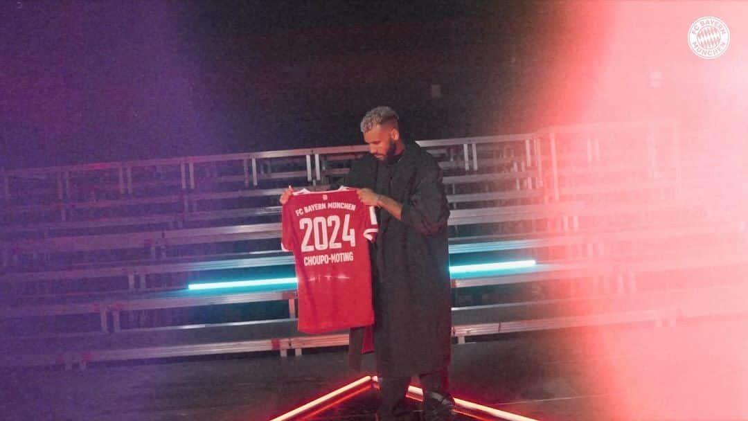 エリック・マキシム・シュポ＝モティングのインスタグラム：「🔥🤜🏾🤛🏾🤩Happy to continue the journey @fcbayern …💪🏾 #packmas #choupoXbayern #çadonne !」