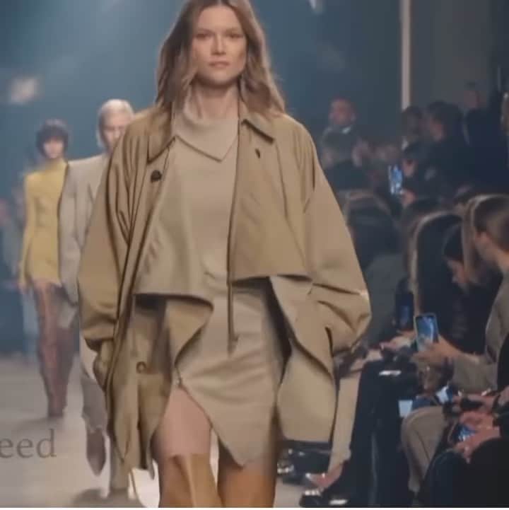 カシア・ストラスのインスタグラム：「Isabel Marant last night 💛  It has been a while... It felt great to strut the runway again after a 5 year break. Thank you to the whole team! 💌💛  Style: @jane_how  Casting: @piergiorgio  Make up: @lisabutlermua  Hair: @damienboissinothair」