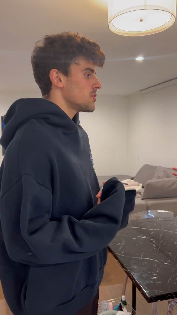 ジャック・ジョンソンのインスタグラム：「Crazy how quick they can switch up for a female smh 🙄」