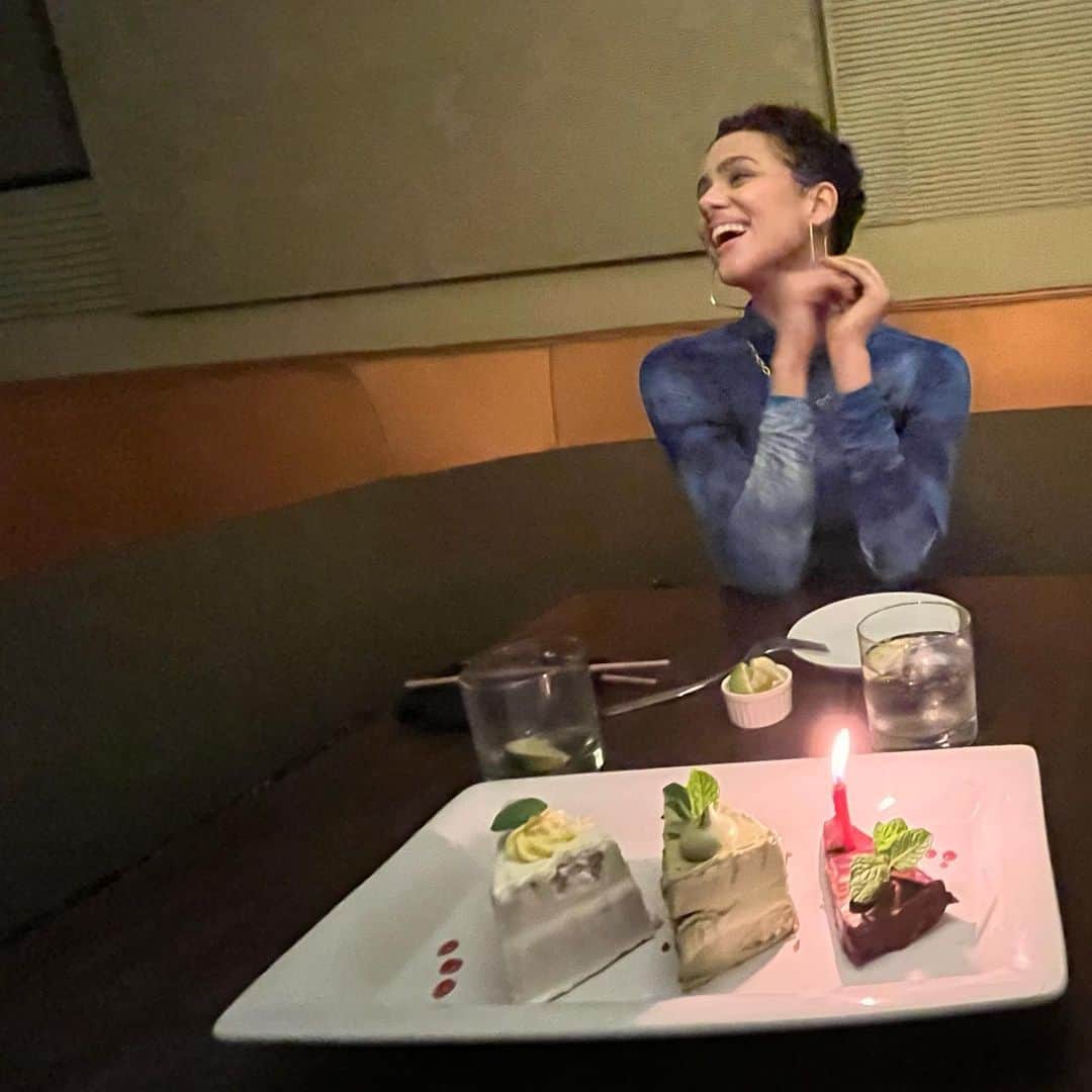 のインスタグラム：「✨34✨ Thank you for the all the birthday wishes yesterday… I felt all the love and was truly celebrated by lovely friends…. But the celebrations aren’t over yet though! 📸 @plazadeaubrey」