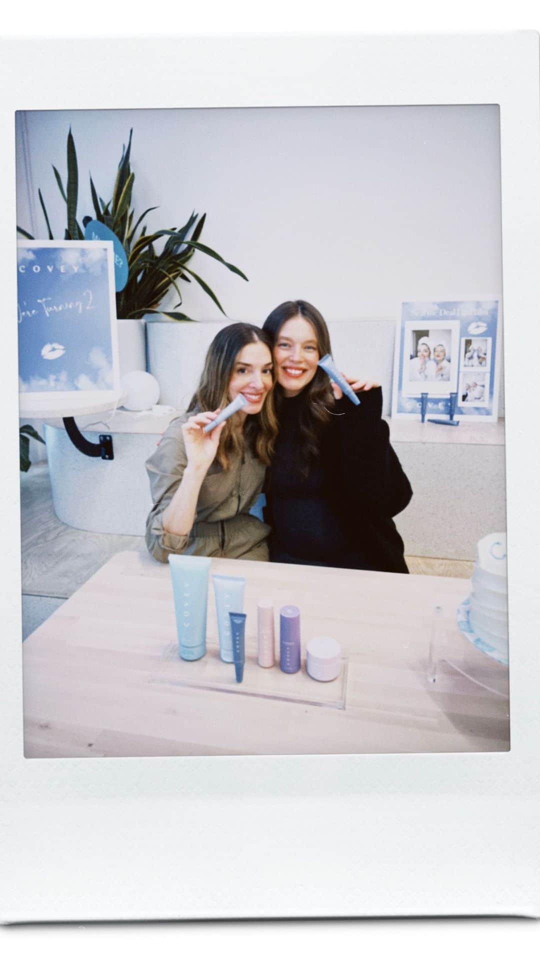 エミリー・DiDonatoのインスタグラム：「It’s a DOUBLE celebration for us here at Covey 🎂🕊! Not only are we thrilled to announce the launch of Seal the Deal Lip Balm, but today also marks our 2nd birthday! 🤍  We’re celebrating two years of growth, making meaningful connections with our Covey community, and spreading our passion for minimalist skincare!!  It’s been an incredible journey so far, and we’re so thankful for all of you who have been along for the ride! We’re just getting started. #coveyskin」