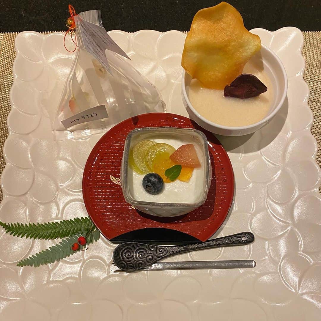 横田萌さんのインスタグラム写真 - (横田萌Instagram)「. .  姫路の高級料亭 #瓢亭 さんで、 初めて！すっぽん食べました👀(コースお料理✨)  機会がなかったら、一生食べて無かったかも！🐢  #すっぽん #すっぽん料理 #すっぽん鍋  #姫路グルメ #姫路ディナー」3月4日 3時51分 - jaaamping
