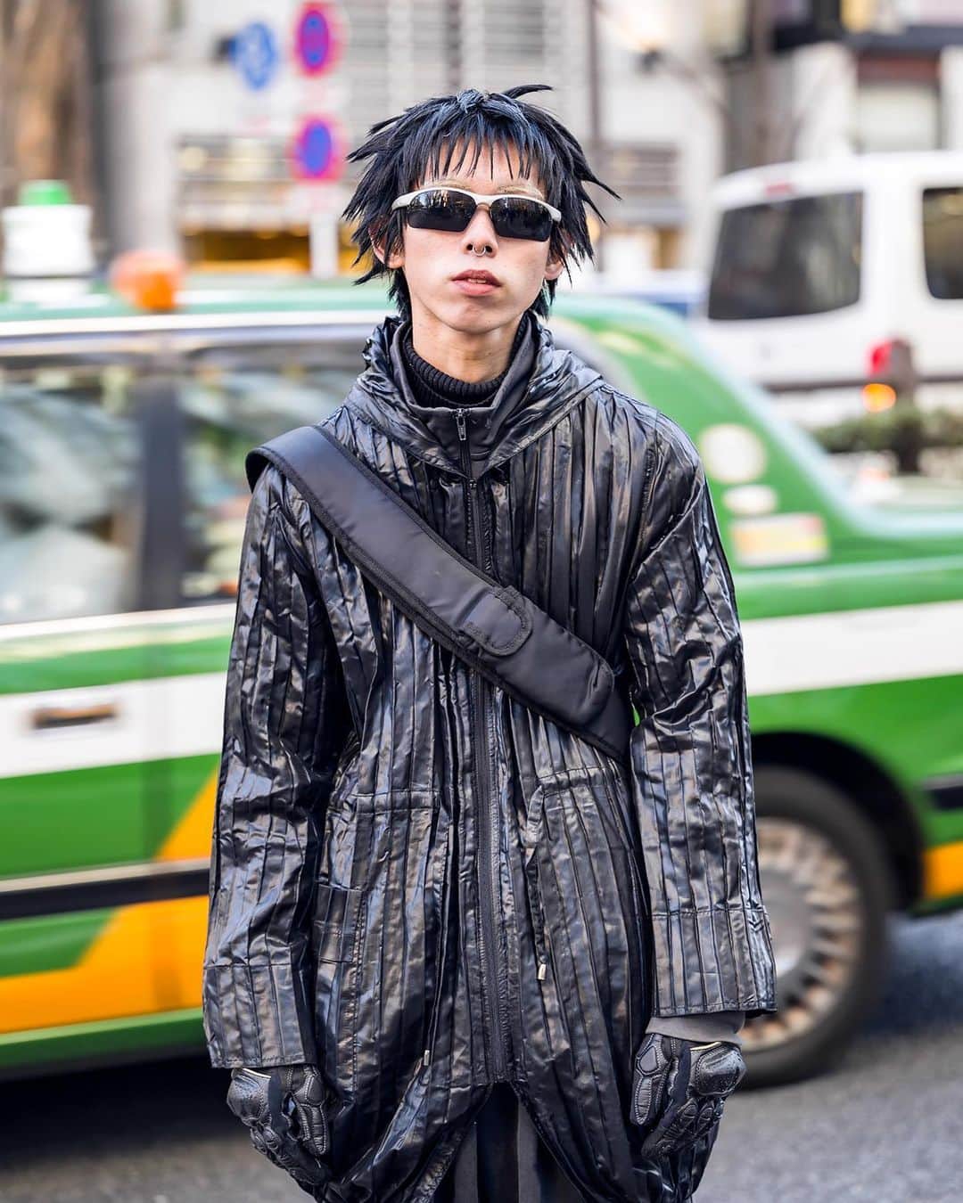 Harajuku Japanさんのインスタグラム写真 - (Harajuku JapanInstagram)「When we spotted Jin on the street in Harajuku last weekend, we thought he may have just walked out of a 1999 issue of legendary Japanese street style magazine FRUiTS! In addition to his Japanese cyber hairstyle, he's wearing a pleated hooded drawstring jacket, sunglasses, tech gloves, wide denim shorts, leg covers, a crossbody bag, and sneakers. While Jin didn't share much brand info, he did tell us he's active on Instagram (@ymuej). Swipe left to see closeups and let us know what you think (of his look and of cyber fashion) in the comments!  #JapaneseFashion #Y2KAesthetic #JapaneseStreetwear #Harajuku #CyberFashion #JapaneseHairstyle #FRUiTSMagazine #JapaneseStreetFashion #JapaneseStreetStyle #TokyoFashion #Harajuku #LegCovers #原宿 #streetstyle #Tokyo #StreetFashion #Japan #Fashion #Style #ootd #Y2KFashion #サイバーファッション」3月4日 4時13分 - tokyofashion