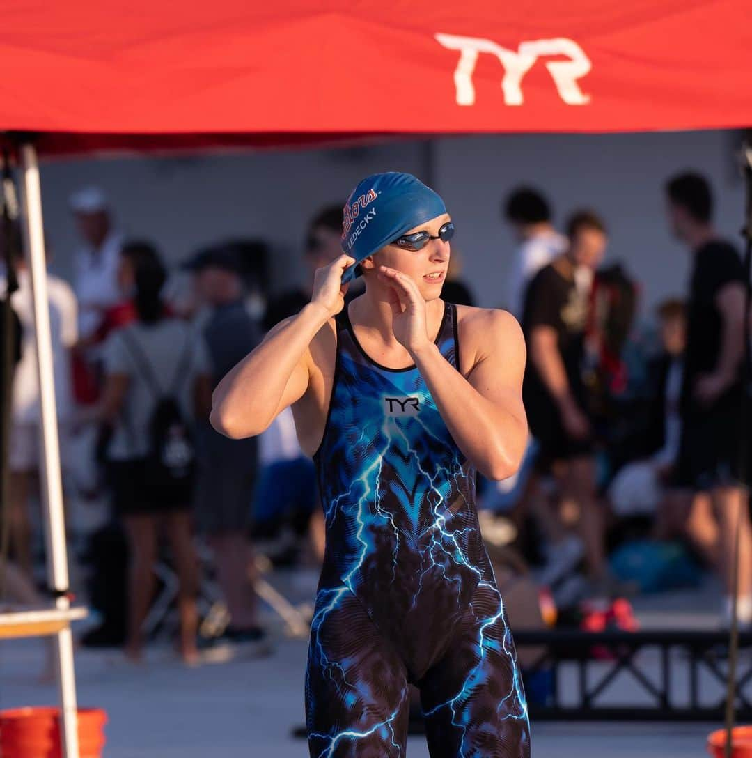 ケイティ・レデッキーさんのインスタグラム写真 - (ケイティ・レデッキーInstagram)「Having a good time 🌴☀️  More racing ahead at the #TYRProSeries! 💪🏼🏊🏻‍♀️」3月4日 4時24分 - katieledecky