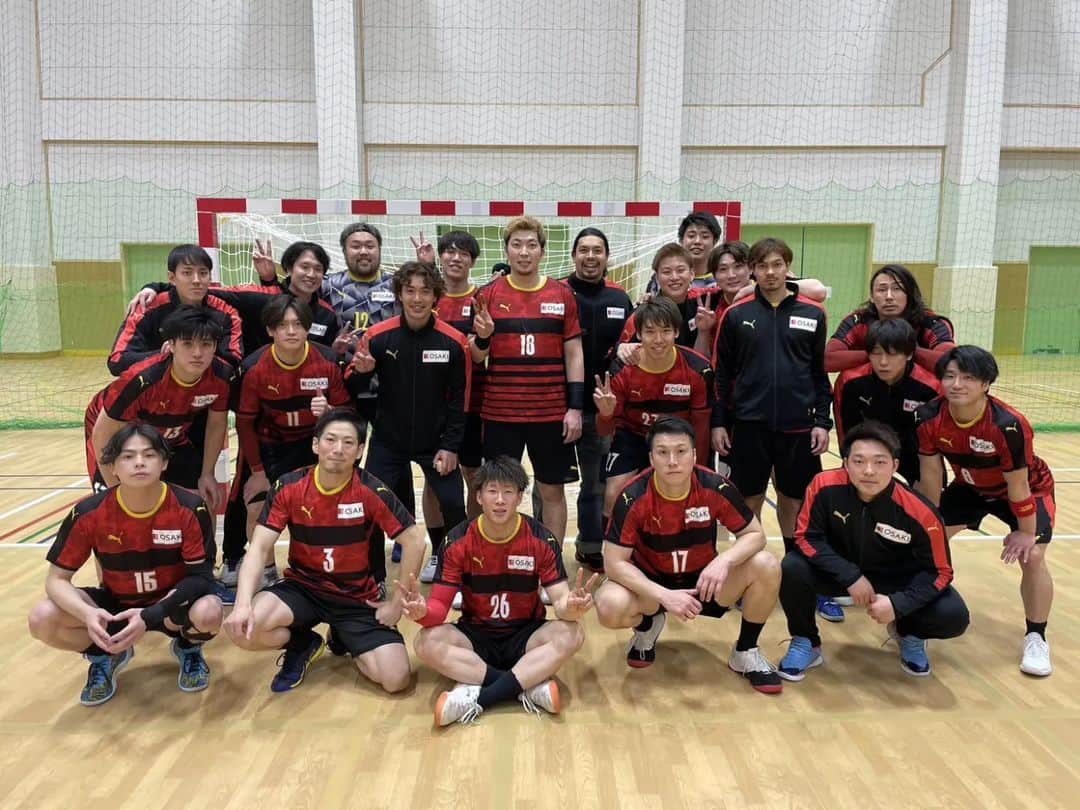 小澤広太のインスタグラム：「. 2022〜2023seasonは６位で終わりました。 変わらず応援し続けて下さったファンの皆様、大会運営に携わってくださった皆様、大崎電気の社員の皆様。 沢山の方々に支えられてプレーを出来たことに感謝します。 ありがとうございました！ . #大崎電気  #osakiosol  #jhl  #ハンドボール」