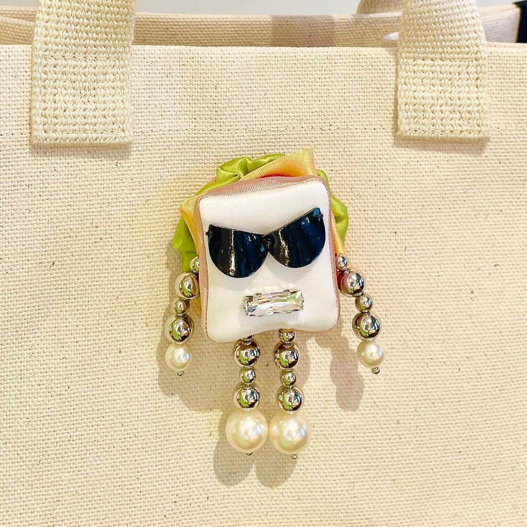 乙羽映見さんのインスタグラム写真 - (乙羽映見Instagram)「🥪  ちょいワルなサンドウィッチが とってもキュートな @ludlow_official のトートバッグ🕶️🥪  しっかりした生地で使いやすく サイズ感もバッチリ🫶  サングラスをかけて一緒にお出かけします🕶️  #ludlow #トートバッグ #キャンバストート」3月4日 15時12分 - __emi.otohane_