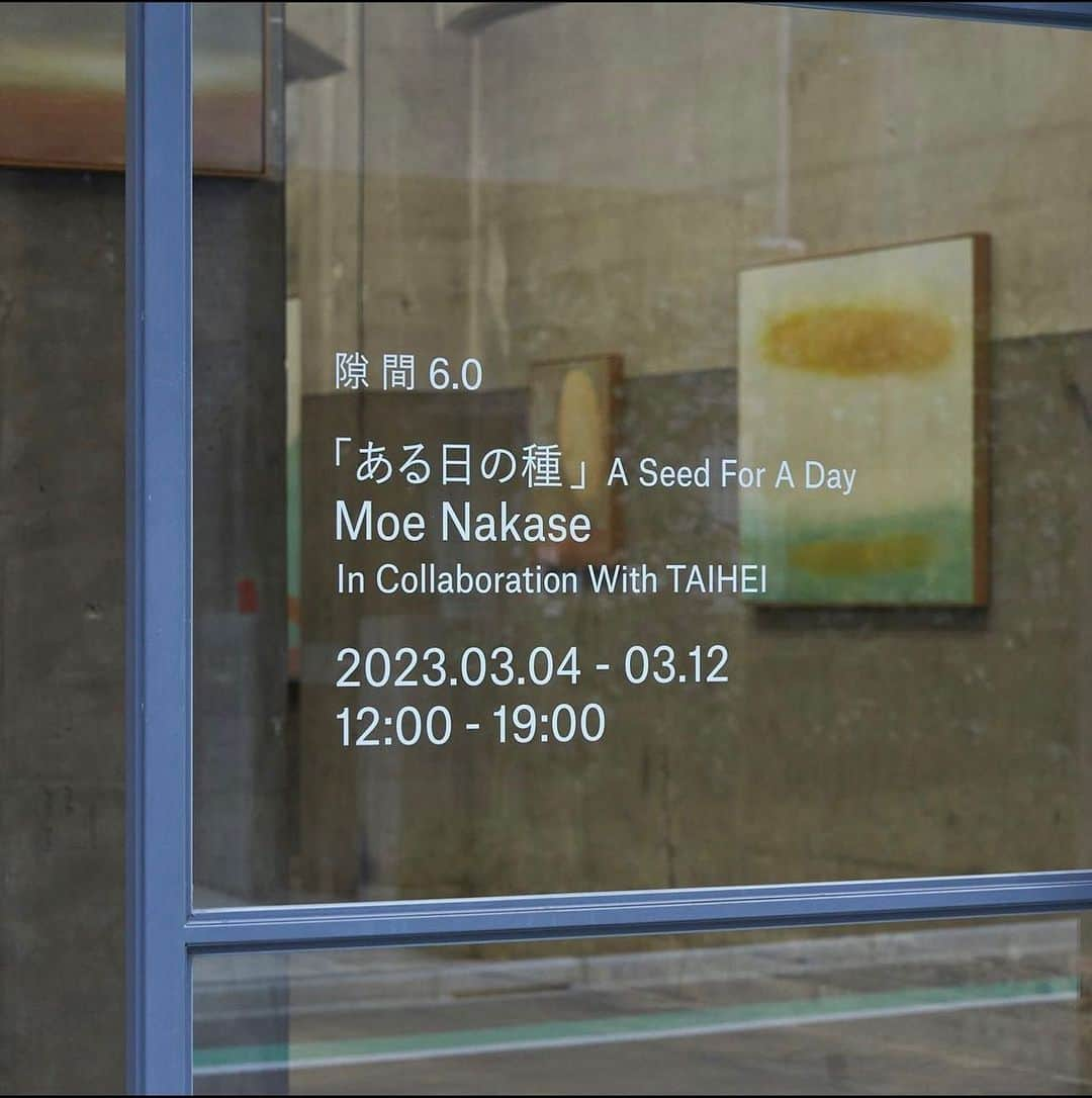 TAIHEIさんのインスタグラム写真 - (TAIHEIInstagram)「本日3/4から始まりました、  「ある日の種」 A Seed For A Day @sukima_gallery   人生初の展示会となります。  尊敬してやまない画家、中瀬萌さん @moe0814n と共作した作品とお待ちしております。  よりパーソナルな響きで音を楽しんでいただくために、 普段お使いのイヤフォンかヘッドフォンをお持ちください。 個人で聞けるプレイリストを用意してあります。  ご来場頂く皆様ご自身の携帯端末(iPhone等)と接続が出来るもの、無線でも有線でもかまいません。 (会場内をスピーカーからの音で包んでありますが、 イヤフォン推奨です。)  ギャラリーは入場無料。撮影もOKです。  作品の販売も行っております。 ギャラリー内のスタッフにお気軽にお声かけください。  在廊 中瀬萌 3/4(土) 12:00〜  3/5(日),3/7(火) 15:00〜  TAIHEI 3/4(土),3/5(日)15:00〜  ・・・・・・・・・・・・  隙間 6.0 中瀬萌 / Moe Nakase In Collaboration With TAIHEI 「ある日の種 」A Seed For A Day 2023.03.04 - 03.12 12:00 - 19:00  隙間   〒111-0051東京都台東区蔵前3-11-2 1F 12:00 - 19:00  https://sukima.henderscheme.com sukima-contact@henderscheme.com」3月4日 16時04分 - taihei0704