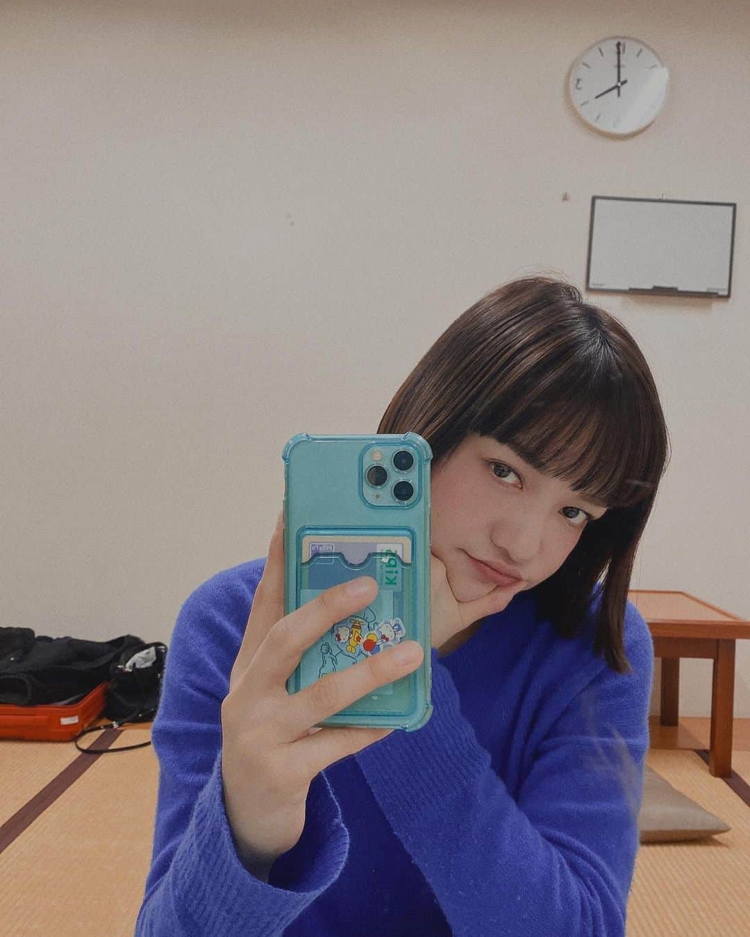 金原早苗のインスタグラム：「11時入り。  17時開演。  キメ顔で待ってます。 準備はできてます。 長いです。笑  #宮崎公演 #さんま師匠ツアー #笑輪の笑い #全国ツアー」