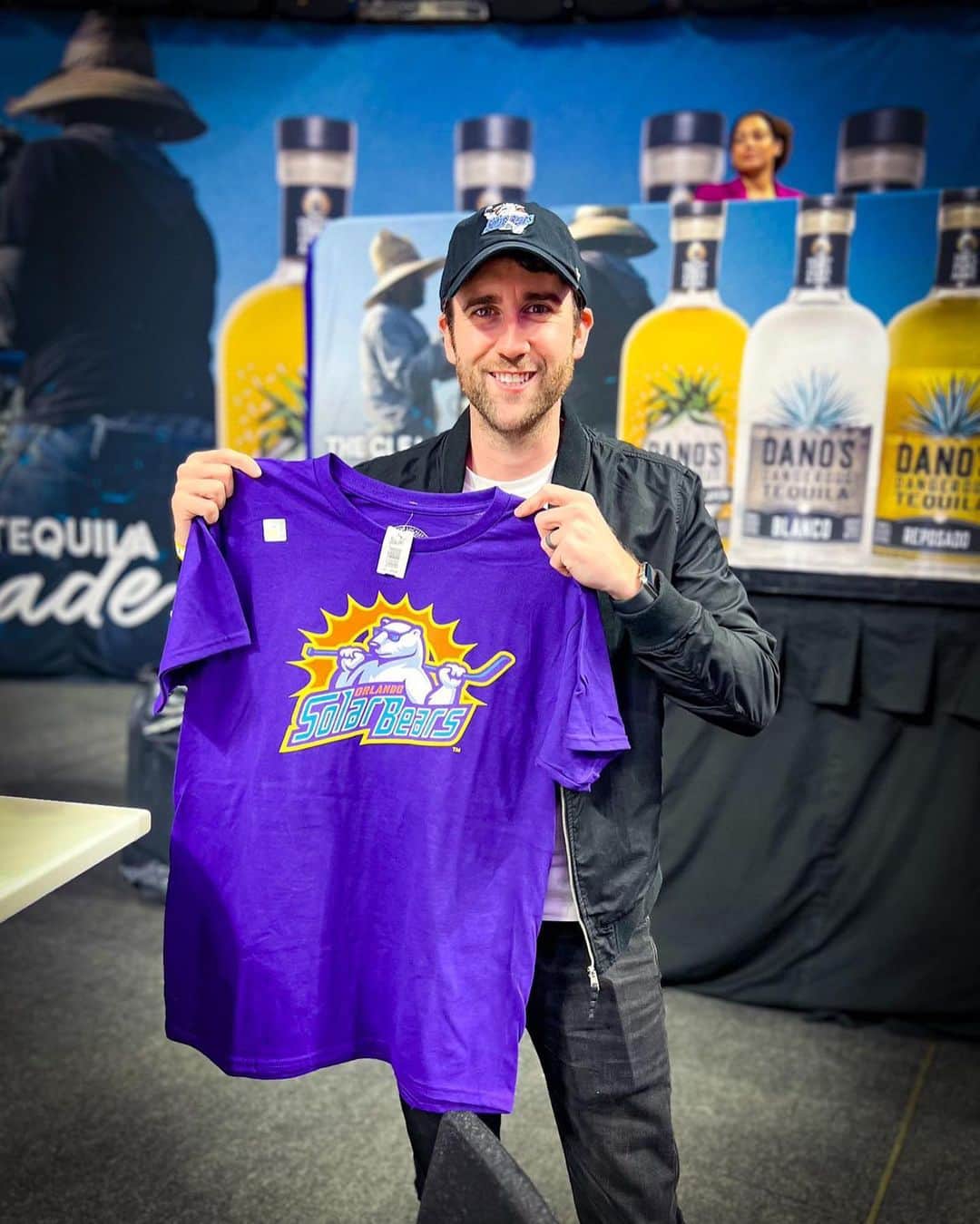 マシュー・ルイスのインスタグラム：「My first @solarbearshockey game. Only a couple of fights, including a decent 10-man tear up. And some hockey was played also. Entertainment levels very high.」