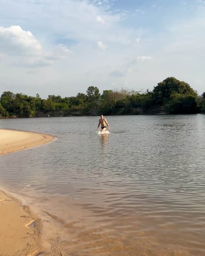 ロベルト・ボッレのインスタグラム：「The Riverside 💙」