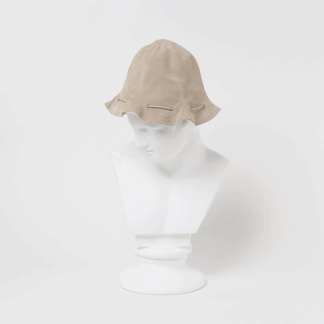 エンダースキーマのインスタグラム：「model: pig kinchaku hat color: black, khaki brown, sand beige, khaki olive  #henderscheme #2023ws #productvideograph」