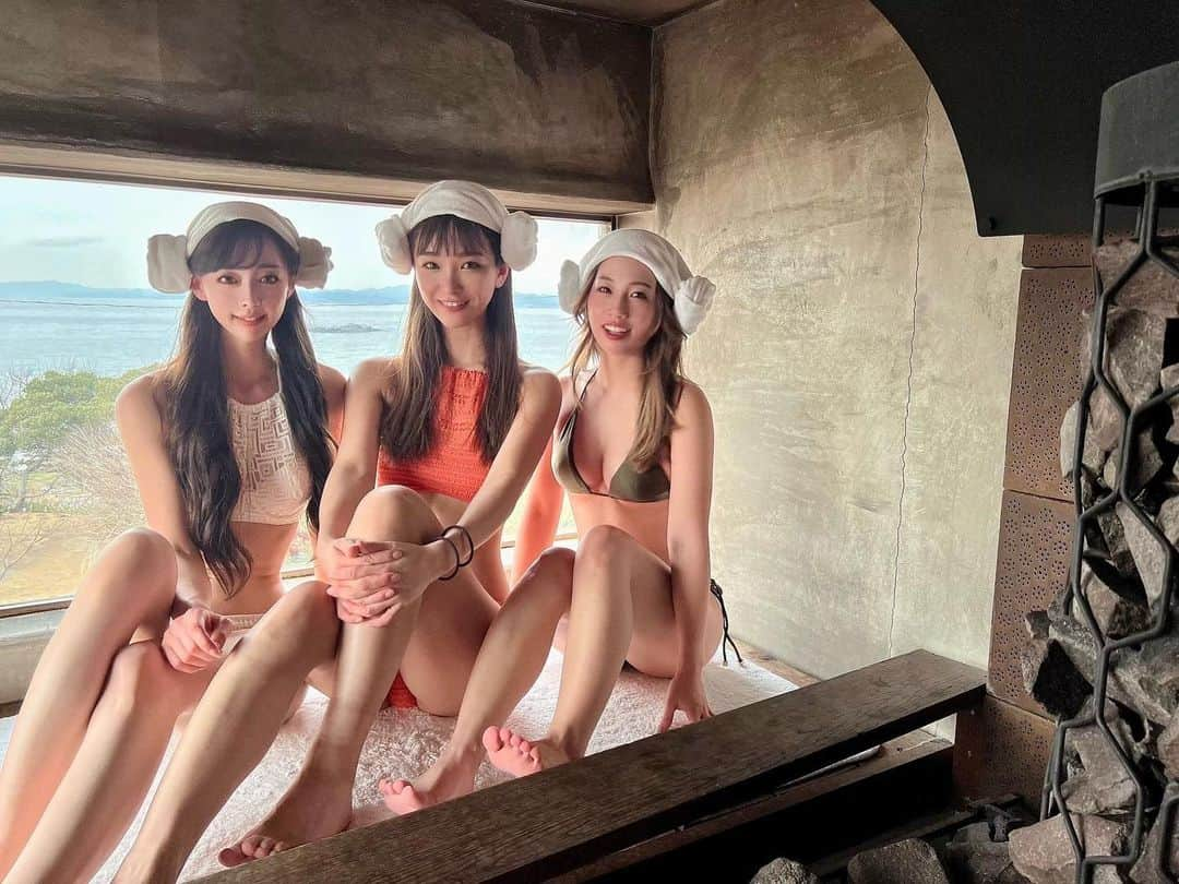 林紗久羅のインスタグラム：「. . . . @sea.sauna.shack 🧖‍♀️🏝 . いちかるとはるまちゃんと行ってきたよ🫰🏻 . 気持ちよかったな〜🍃 . . . #seasaunashack #千葉サウナ #サ活 #サウナ女子 #サウナ #サウナイキタイ #熱波師 #熱波 #sss名物 #ロウリュウ #ロウリュウサウナ #羊タオル #🐑 #サウナハット #熱波wer #アウフグース」