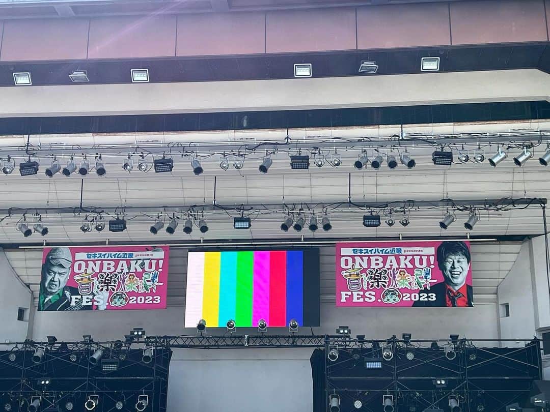 のインスタグラム：「#音爆フェス   始まるで！今日は、晴天！  今日と明日は、 大阪城！ 野外音楽堂に、きてね！  #野性爆弾ロッシー　より！」