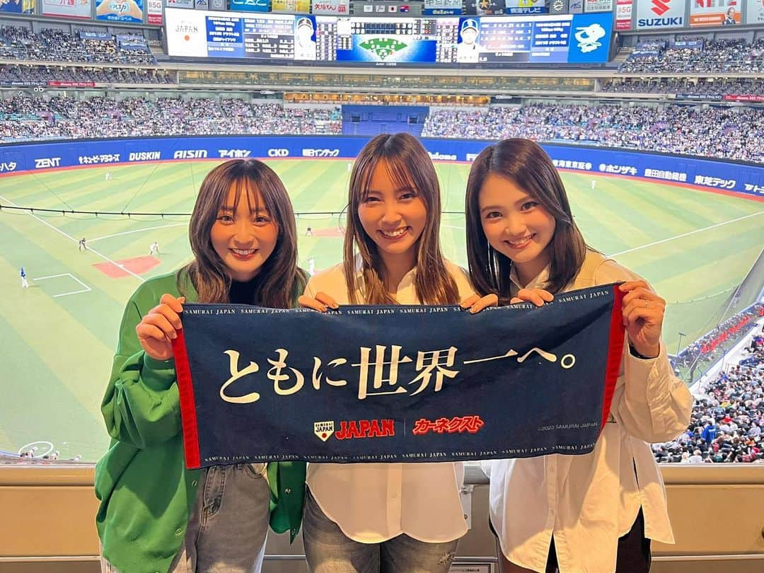 長崎望未さんのインスタグラム写真 - (長崎望未Instagram)「.  バンテリンドームで🏟 侍ジャパンvs中日ドラゴンズ⚾️✨  WBCメインスポンサー カーネクスト👍🏾✨ 　 #世界でいちばんの応援を届けよう  #ともに世界一へ  #カーネクスト  みんなハッシュタグして 侍ジャパンを応援しまくりましょうね🥰⚾️🔥  ほんとこの時代に生まれたことに 感謝しちゃう😌☺️👏🏾  そして今回、糸井さんともえちゃんと ここもちゃんと一緒にWBC観戦☺️❤️‍🔥🫰🏻  面白すぎてお腹痛くなりました笑  女子会のよんこいちな感じで かわちい写真撮りましょ〜😂♥️って言って  私達に撮り方寄せてタオル ちょこっと持ちしてくださる 優しい糸井さん☺️🙏🏾笑  記念にサインも🤤はぴ🫶🏻✨  今日もバンテリンドーム 行っちゃいます🤭⚾️🔥  試合前のバッティング練習から 楽しみすぎるー‼︎⚾️💪🏾☺️✨✨✨  #WBC #侍ジャパン #カーネクスト #ちょこもち #かわちい #かわちいグラム #🫶🏻 #🫰🏻」3月4日 10時55分 - nozomi.nagasaki