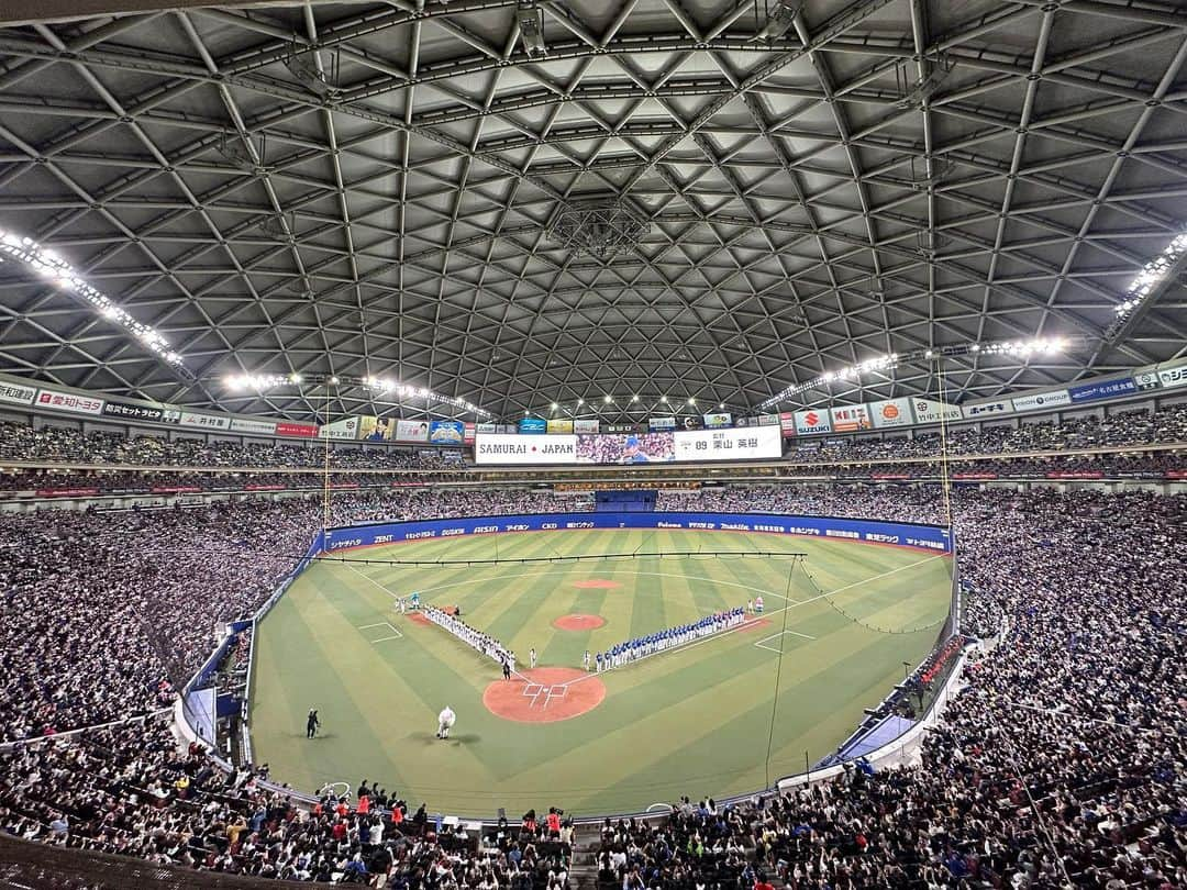 長崎望未さんのインスタグラム写真 - (長崎望未Instagram)「.  バンテリンドームで🏟 侍ジャパンvs中日ドラゴンズ⚾️✨  WBCメインスポンサー カーネクスト👍🏾✨ 　 #世界でいちばんの応援を届けよう  #ともに世界一へ  #カーネクスト  みんなハッシュタグして 侍ジャパンを応援しまくりましょうね🥰⚾️🔥  ほんとこの時代に生まれたことに 感謝しちゃう😌☺️👏🏾  そして今回、糸井さんともえちゃんと ここもちゃんと一緒にWBC観戦☺️❤️‍🔥🫰🏻  面白すぎてお腹痛くなりました笑  女子会のよんこいちな感じで かわちい写真撮りましょ〜😂♥️って言って  私達に撮り方寄せてタオル ちょこっと持ちしてくださる 優しい糸井さん☺️🙏🏾笑  記念にサインも🤤はぴ🫶🏻✨  今日もバンテリンドーム 行っちゃいます🤭⚾️🔥  試合前のバッティング練習から 楽しみすぎるー‼︎⚾️💪🏾☺️✨✨✨  #WBC #侍ジャパン #カーネクスト #ちょこもち #かわちい #かわちいグラム #🫶🏻 #🫰🏻」3月4日 10時55分 - nozomi.nagasaki