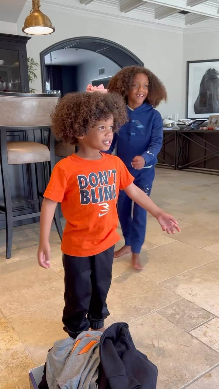 ラッセル・ウィルソンのインスタグラム：「“I got Bwronco.” ❤️🤣 @ciara @3brand」