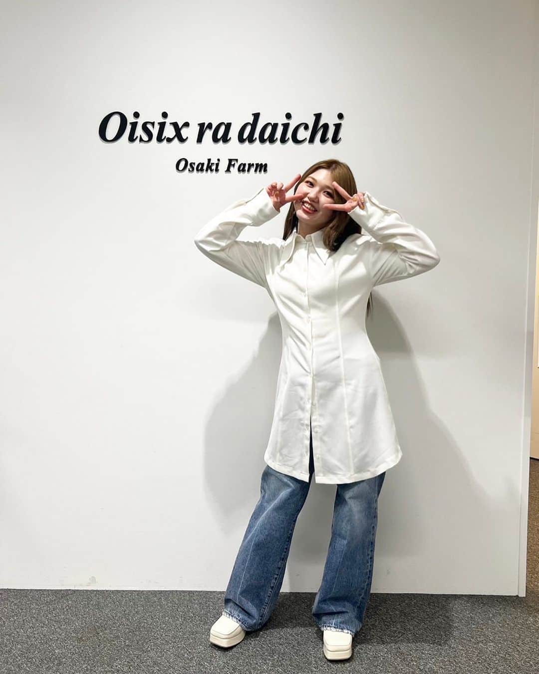 竹内朱莉のインスタグラム：「Oisix ra daichi  お野菜や果物がとても美味しくて本当に驚きました🍅🥬🥕🍓🍇 素敵な事務所にお邪魔させて頂きありがとうございました☺️🙏  #ホリケンのみんなともだち #oisixradaichi」