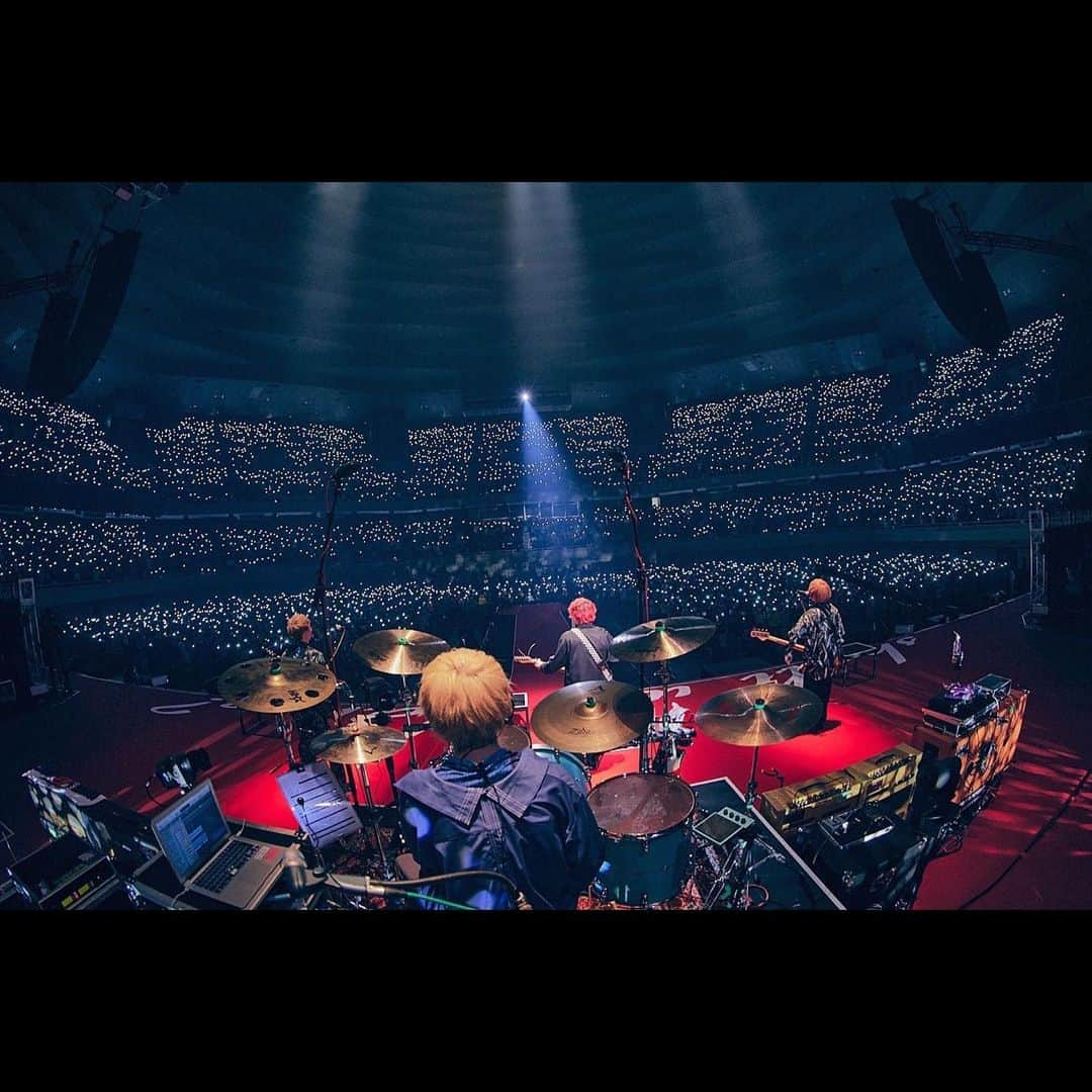 寺中友将さんのインスタグラム写真 - (寺中友将Instagram)「2023/3/1 日本武道館単独公演  無事しゅーりょー！  メンバー含めたくさんの仲間とファンの皆んなのお陰で2度目の舞台にあがることができました 本当にありがとう  この日に貰った力を音楽でしっかり返していこうと思います  これからのKEYTALKもよろしくね！  #KEYTALK武道館  Photo by ①②③ @sotarogoto  ③④⑤ @yasuyukikimura  ⑥⑦⑧ @azusatakada_photographer」3月4日 12時07分 - teranakatomomasa