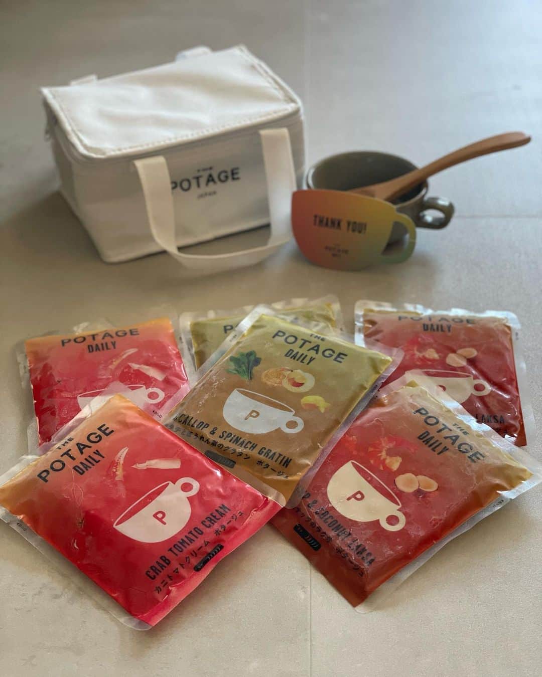 川村ひかるのインスタグラム：「❤︎  THE POTAGEから新商品🍽  カニトマトクリーム ホタテとほうれん草のグラタン エビとココナッツのラクサ　  どれも美味しい❣️ ラクサはアジアンテイストで女性は絶対に好みなお味だよ☺️ 朝TVで長友選手が、、試合前は緊張してうどん🍜がとおらない時にスープを飲んでリラックスしてると言ってた！  緊張する時は交感神経が優位になるから消化がストップしちゃうんだよ❣️人の身体って面白いね😌😉  #thepotage  #ポタージュスープ」