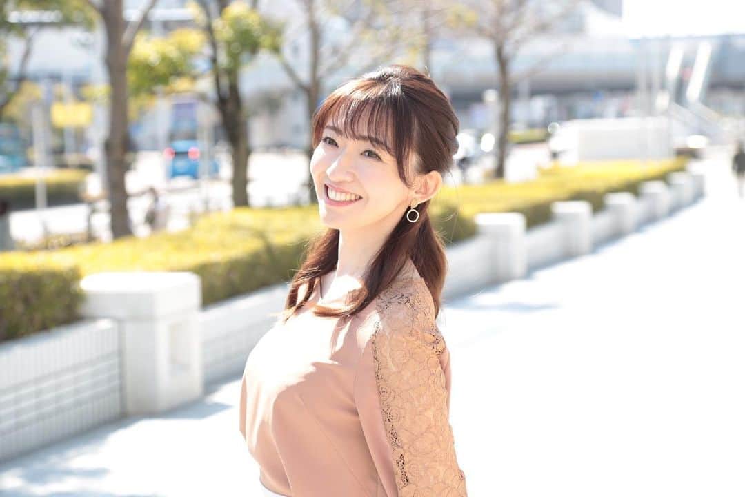 江川清音のインスタグラム：「⁡ こんにちは💕 3月4日(土)の番組で 着用したお洋服は ⁡ Ori by chouori (@ori_by_chouori ) (@ori__ngo ) さんです✨  トップスにレース部分があり、透け感も春を感じさせますね！ 優しいホワイトカラーのスカートも素敵‪🫶🏻🤍 ⁡ ⁡ #シュオリ」