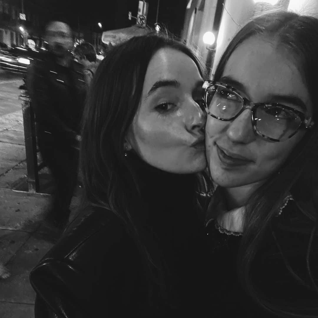 ケイトリン・ディーヴァーのインスタグラム：「happy 19 to my little baby baddie ❤️ I love you more than you will ever know. Getting to be your big sis is the greatest gift of all. Happy birthday, I love you. @janeyfromthe.block」