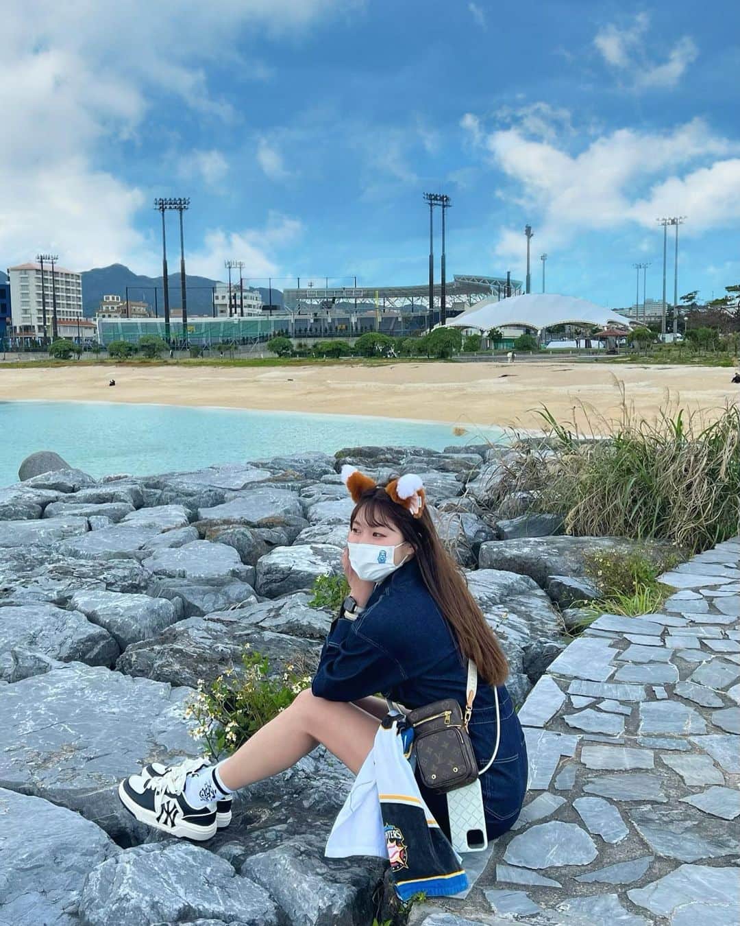 藤本有紀美のインスタグラム：「黄昏れきつね🦊🏝☁️ 天気よくて気持ちよかった☀️  #名護キャンプ #⚾️ #北海道日本ハムファイターズ」