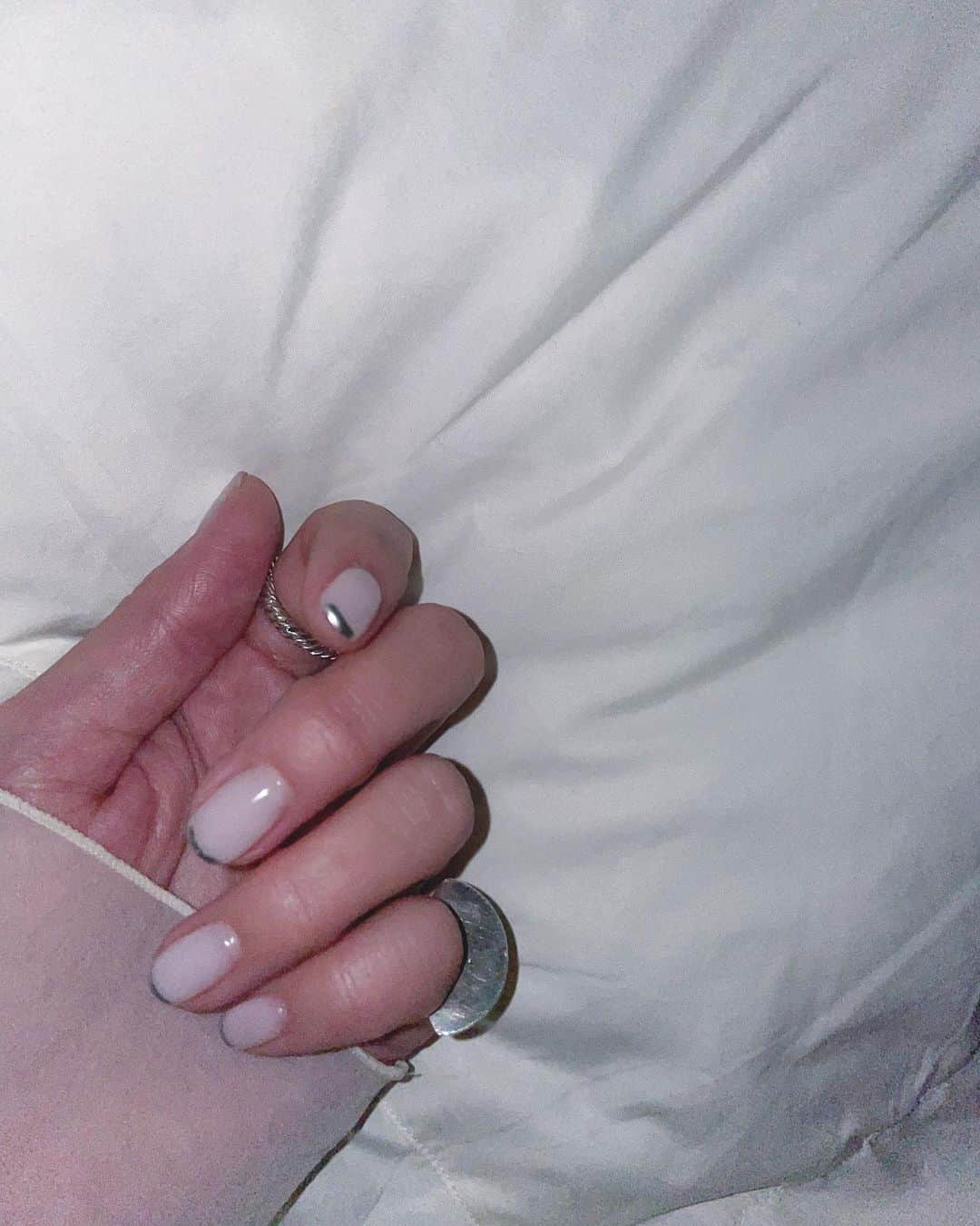 二ノ宮和佳子のインスタグラム：「New nail milkywhite✖️silver  #nail」