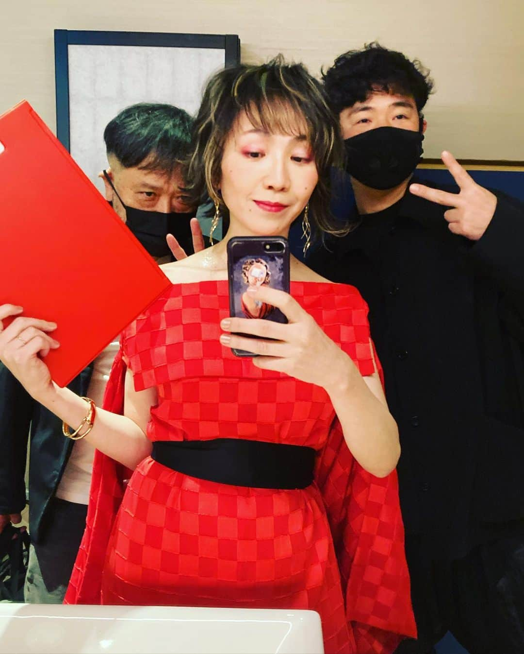 川村由紀さんのインスタグラム写真 - (川村由紀Instagram)「昨日は #テクノ屏風 開封の儀にて、ナビゲーターを担当させて頂きました。  ヘアメイクは吉川清海さん、スタイリングは市川栄治さん🙏💄  👉 technobyobu.jp   #DOMMUNE #YellowMagicOrchestra #LouBeach #ElectricFunGirl #YMO #TechnoByobu #イエローマジックオーケストラ #ルービーチ   Last Night💄 I was the navigator at the #TechnoByobu Opening Ceremony. Hair and makeup by Kiyomi Yoshikawa, styling by Eiji Ichikawa.」3月4日 14時51分 - yukikawamura821