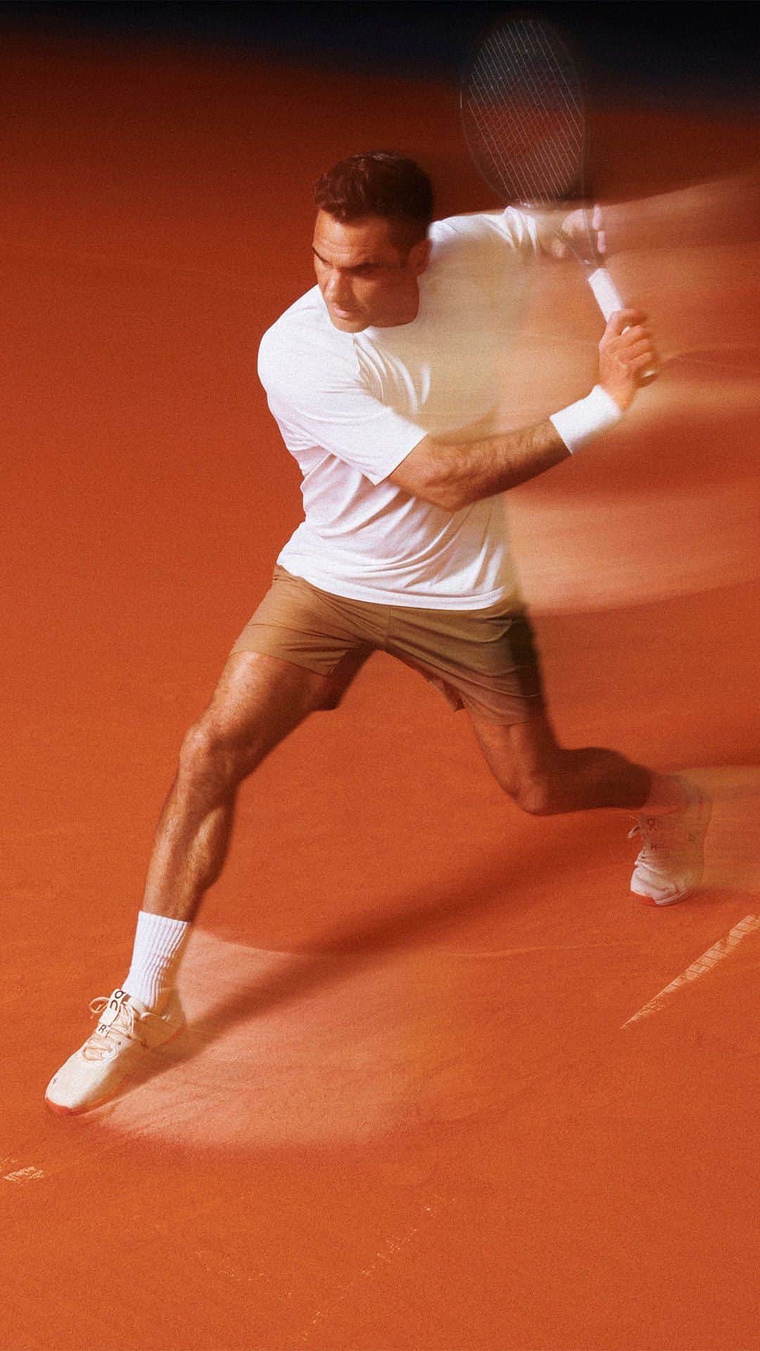 ロジャー・フェデラーのインスタグラム：「Conquer the clay.   Introducing THE ROGER Pro Clay: @rogerfederer’s iconic tennis shoe, optimized for clay courts.  #onrunning #runonclouds」