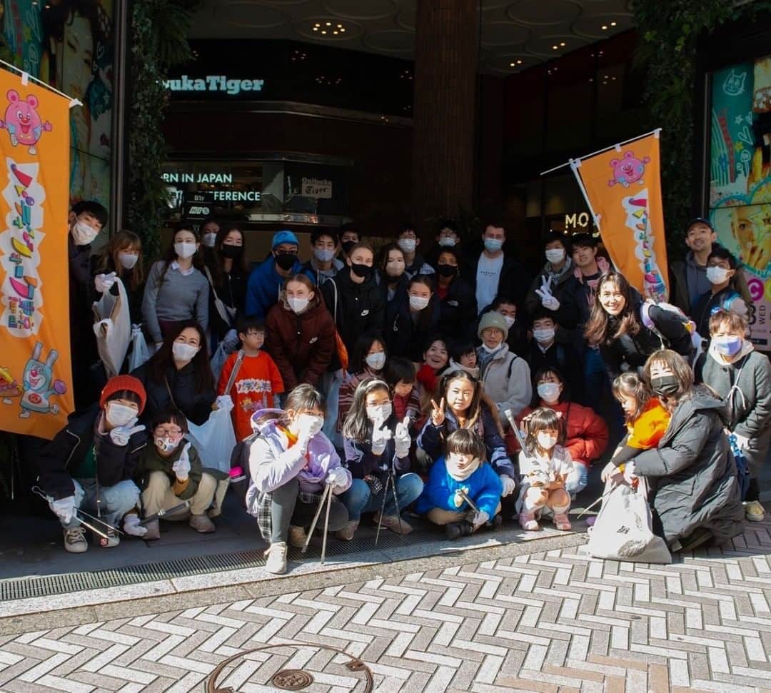 龍円愛梨さんのインスタグラム写真 - (龍円愛梨Instagram)「#バディウォーク東京 のプレイベントの「みんなでゴミ拾い」に参加しました。大人も子どもも、ダウン症のある子もない子も参加して、国籍も様々なみんなで、渋谷の北谷公園から公園通り周辺でゴミ拾いを2月と3月に行いました。  息子ニコも一緒に参加しました！トングを使うのが面白いようで、楽しんでいました。  ダウン症のある人たちのことを知ってもらう啓発イベント「バディウォーク東京forAll」は3月25日(土)代々木公園ケヤキ並木にて開催です💙💛」3月5日 1時02分 - airi_ryuen