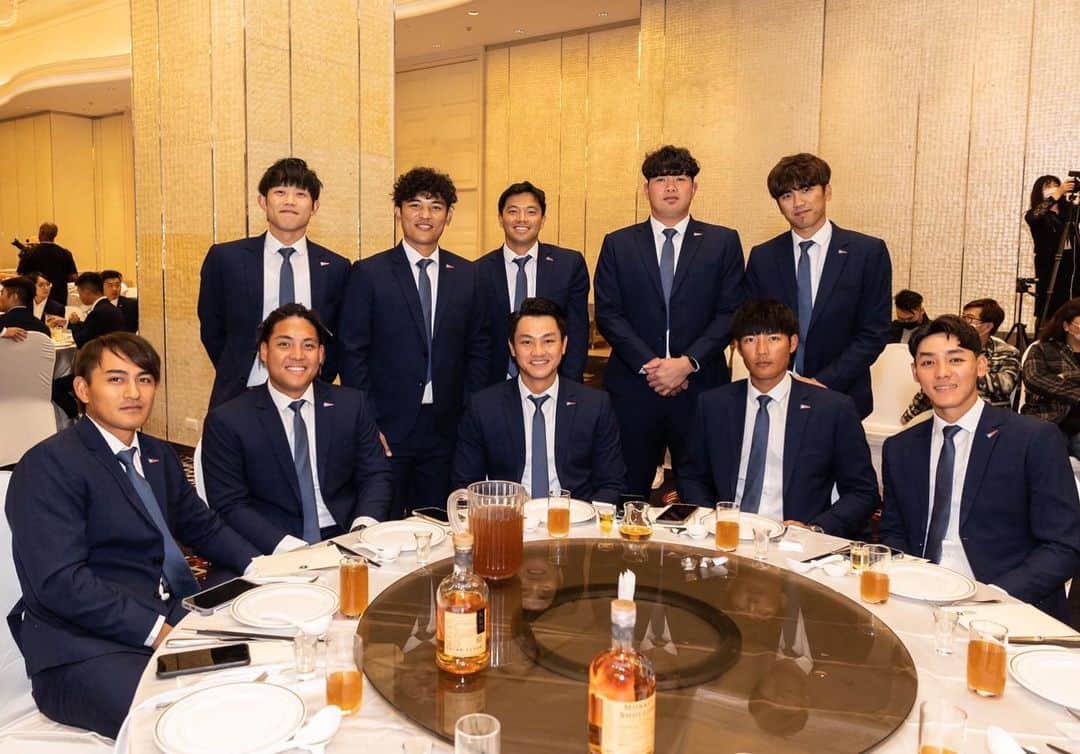 のインスタグラム：「2023WBC選手晚宴 穿上西裝的大家毫無疑問成為全場的焦點 在球場上我們相互約定好也要成為最帥的那方！ 中華隊加油🇹🇼  #WBC2023 #中華隊」
