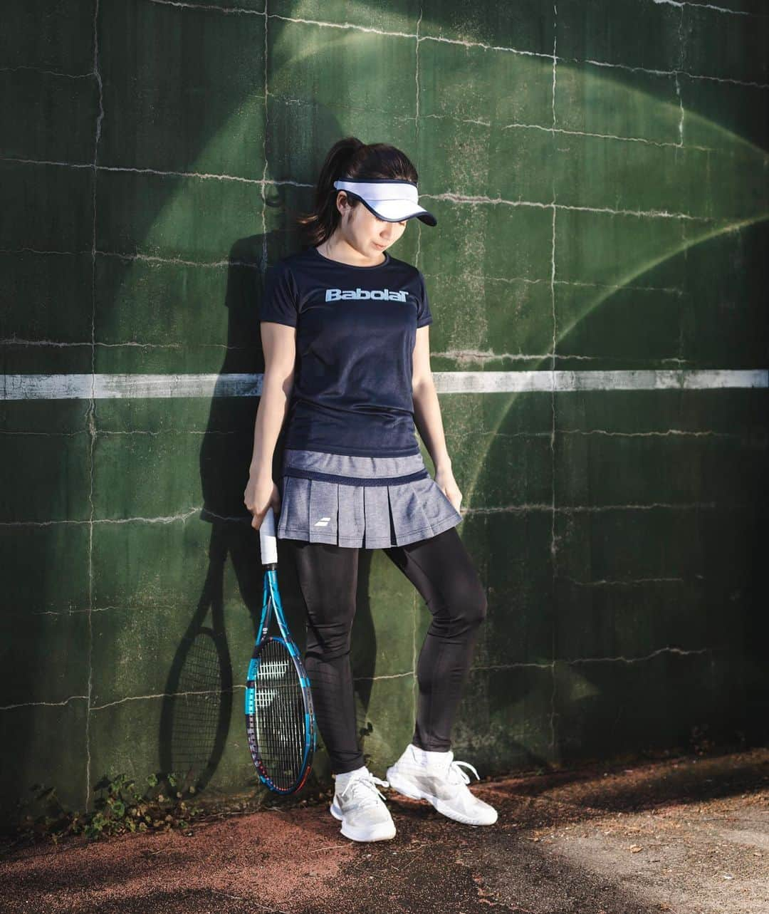 吉冨愛子 のインスタグラム：「2023 Babolat SS 🫶  カジュアルにスコートが合わせられるコーディネートも良いんだよなぁ☺️👌  #テニス #テニス女子 #テニスウェア #レディース #バボラ #白コーデ #爽やか #春夏 #モデル #tennis #tennisplayer #tenniswear #babolat #babolattennis #babolatfamily #babolatjapan #white #ssmodel #アオヤマスポーツ」